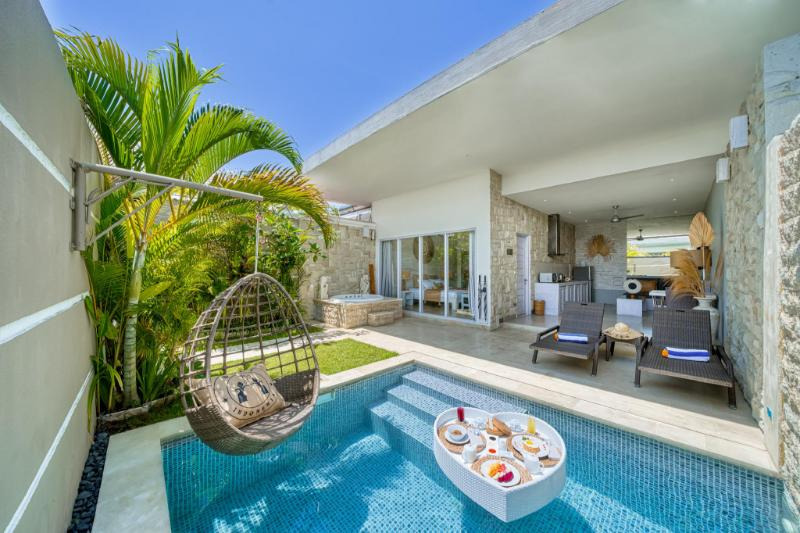Canggu villa with pool and rattan swing